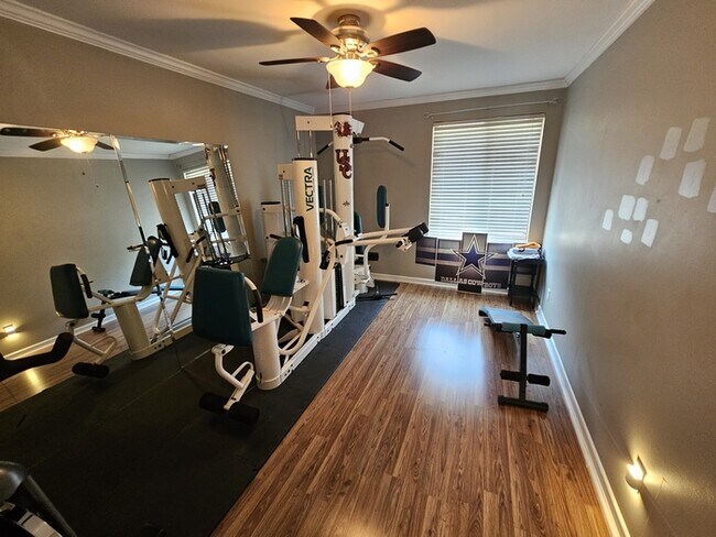 Building Photo - Lake front Condo