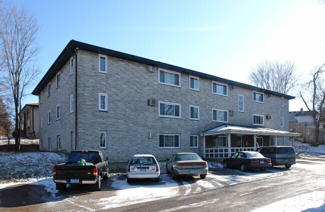 Primary Photo - Peters Place Apartments