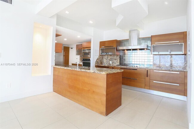 Building Photo - 11 Island Ave