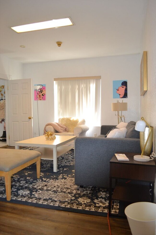 Building Photo - 721 W 32nd St