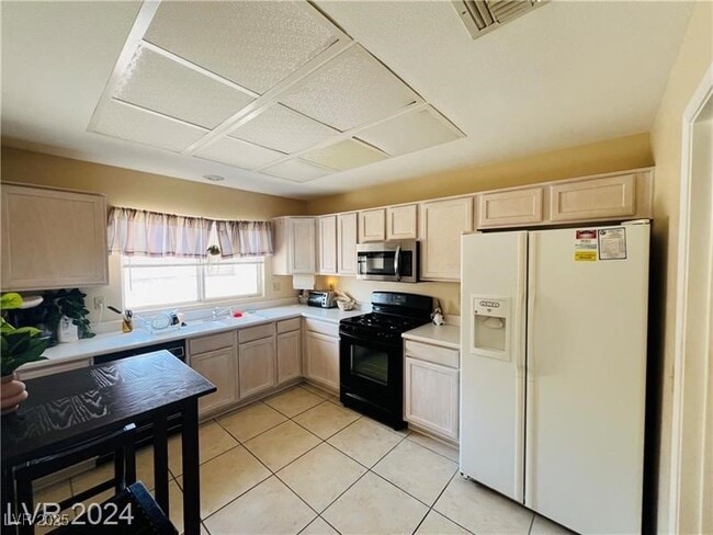 Building Photo - 8825 Stoney Point Dr