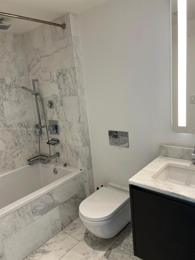 Building Photo - 1451 Brickell Ave