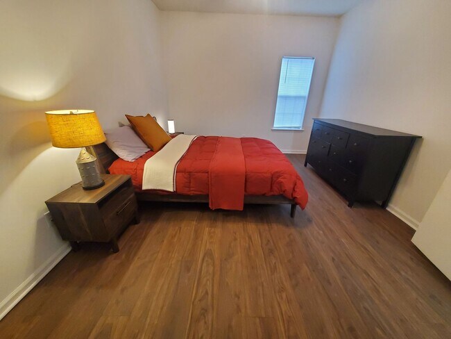 Building Photo - 1 Bedroom Condo