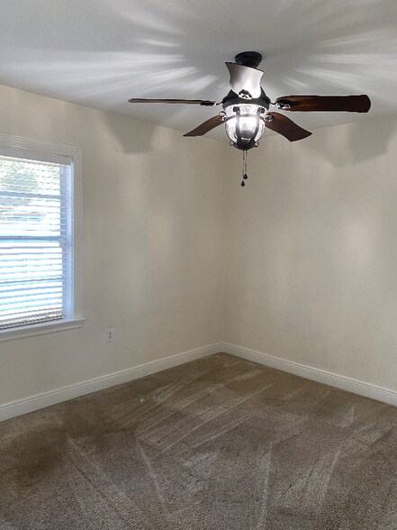 Building Photo - 3203 W Hartnett Ave