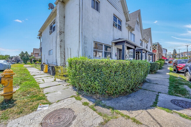 Building Photo - 1001 Washburn St