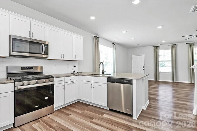 Building Photo - 720 Herlong Ave