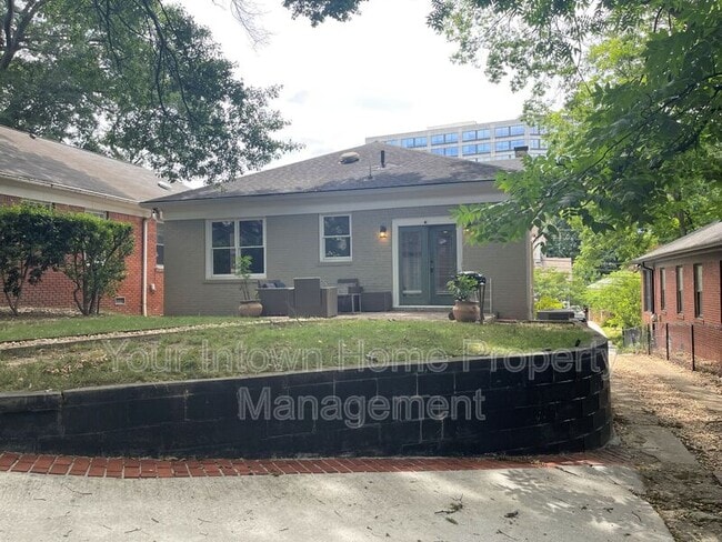 Building Photo - 639 Somerset Terrace NE