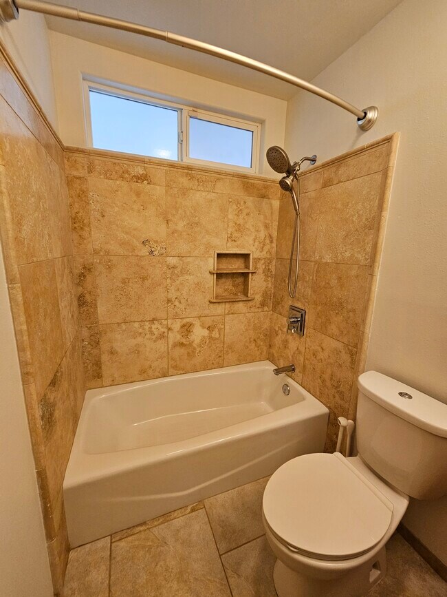 Building Photo - 15-1331-1331 24th Ave