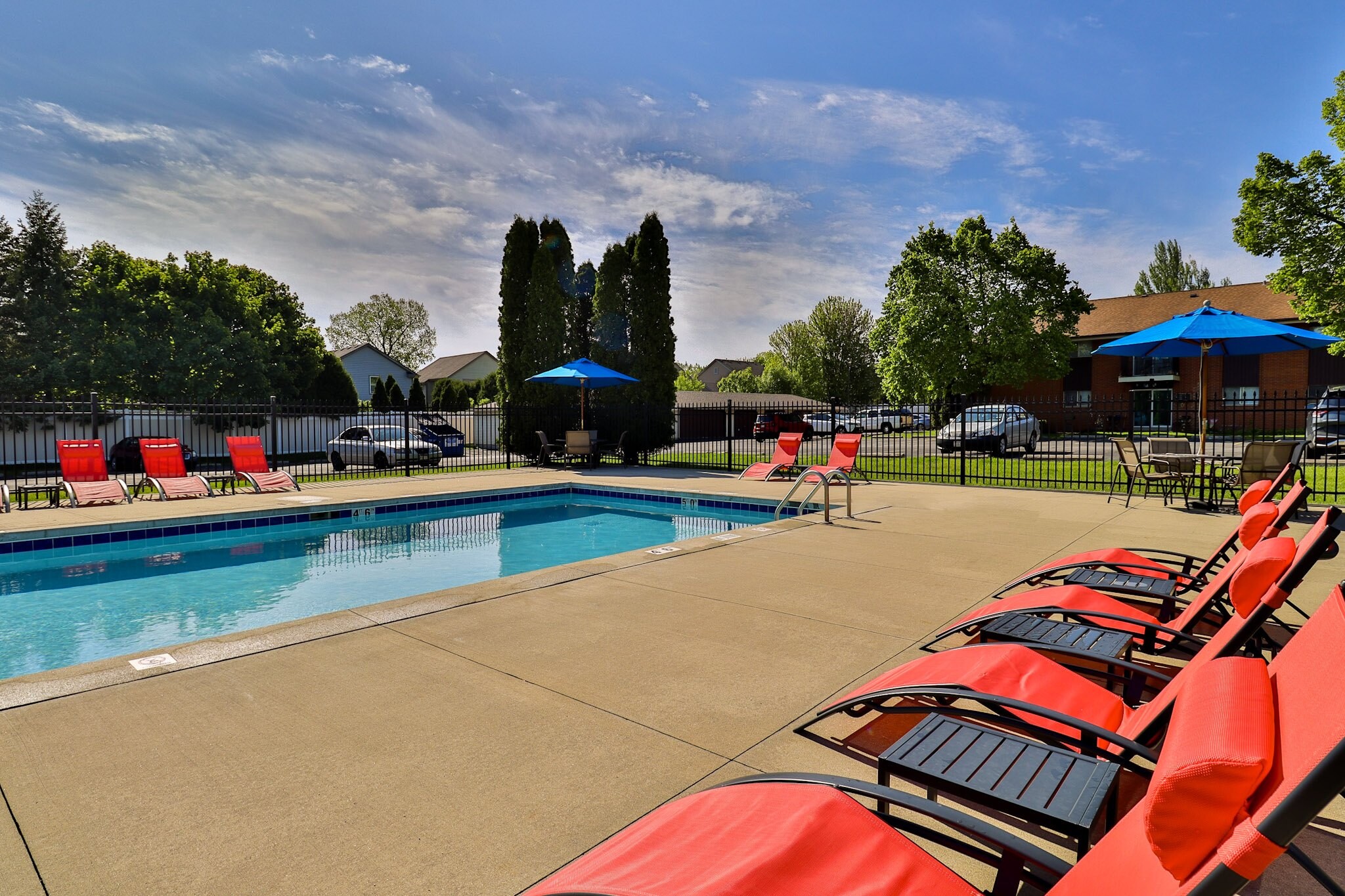 Building Photo - Alverno Pool Apartments