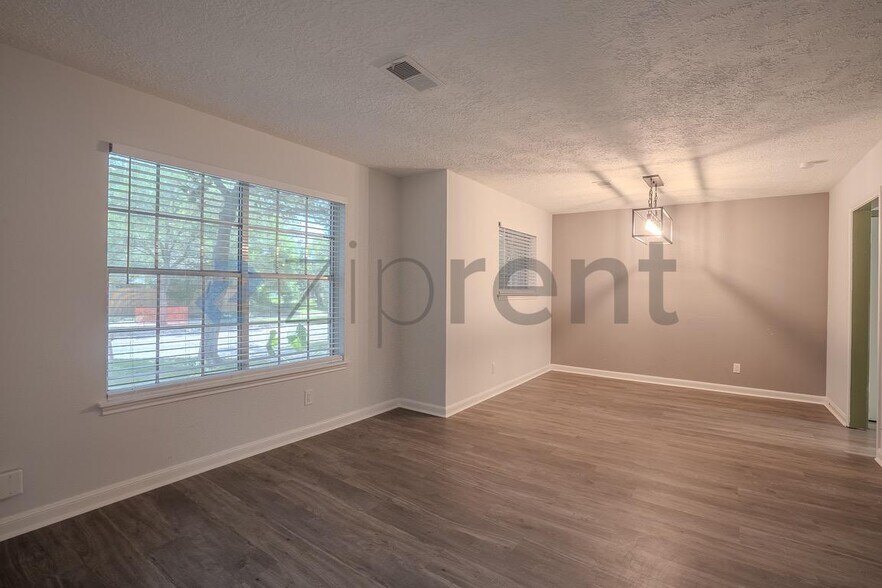 Building Photo - Unit