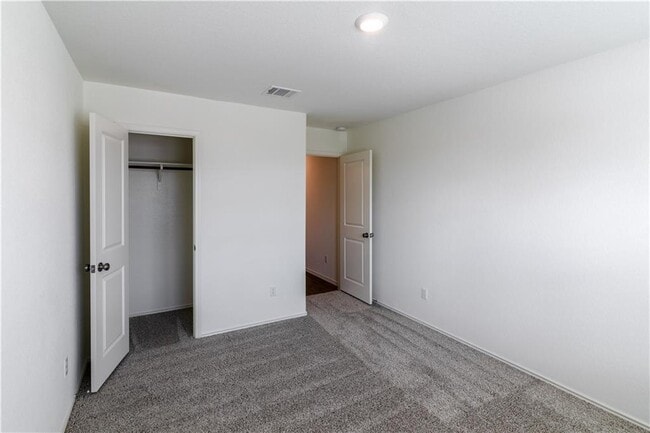 Building Photo - 744 Xanadu Dr