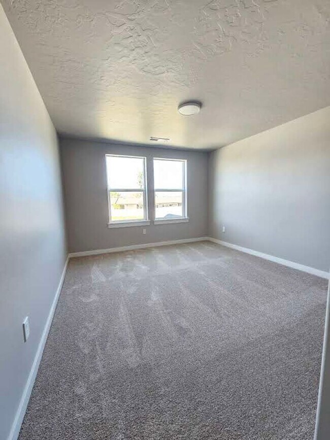 Building Photo - Brand new 3 Bed 2.5 Bath Home- Owyhee Scho...