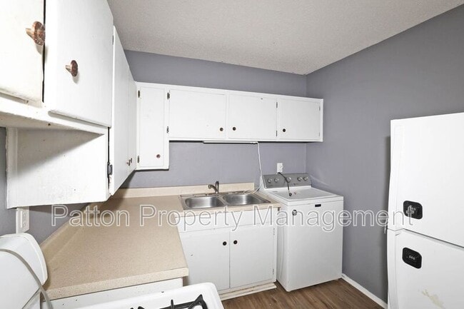 Building Photo - 3810 Mesa Verde Dr