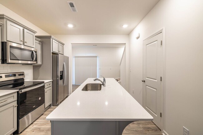 Building Photo - 2 Bedroom Townhome in Lowell (Minutes from I-85)- JULY MOVE IN!