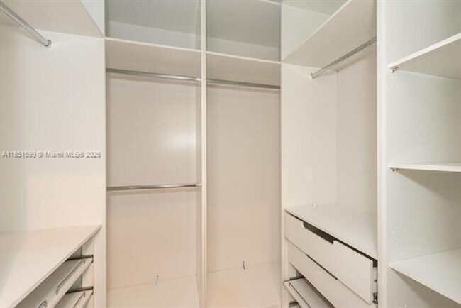 Building Photo - 3875 Park Ave
