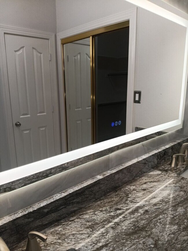 Building Photo - 3 Bedroom, 2 Bathroom Home! Schedule a Showing Soon!