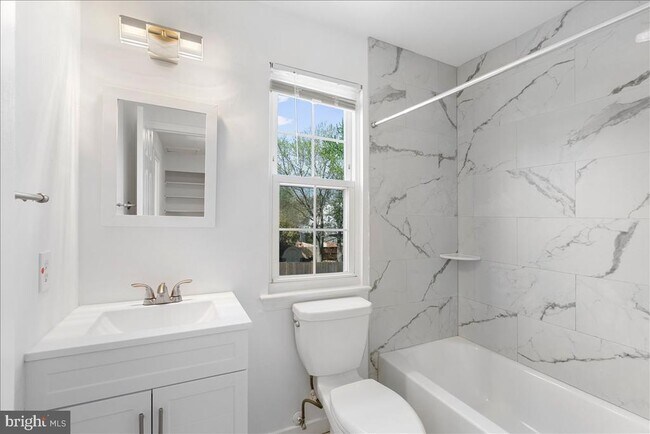 Building Photo - 239 Nottoway St SE