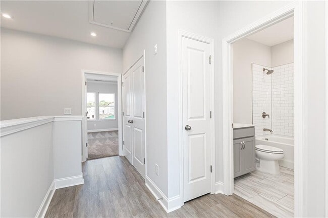 Building Photo - 517 Hardy Dr