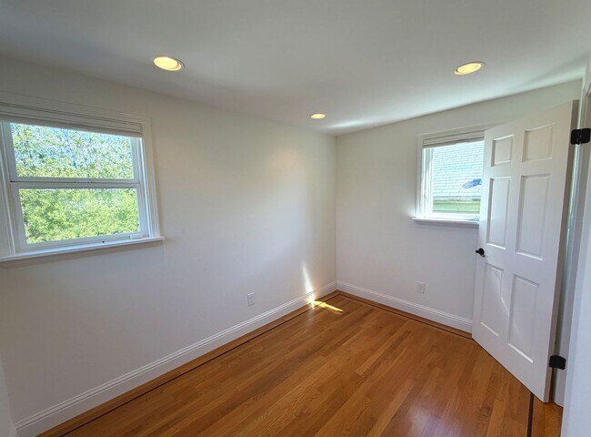 Building Photo - TOTAL REMODEL LARGE 1750sf 3BR+ Bonus/3BA North Oakland Home AVAILABLE NOW