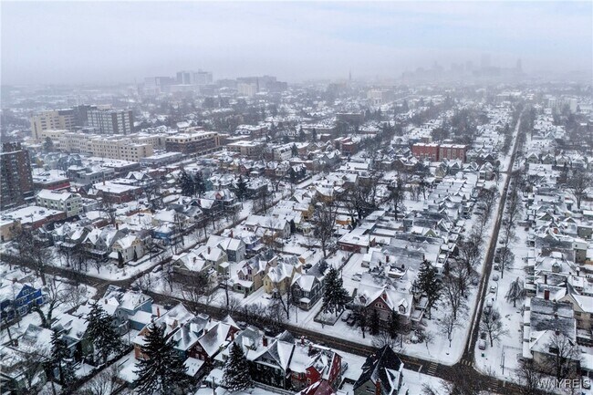 Building Photo - 365 W Utica St