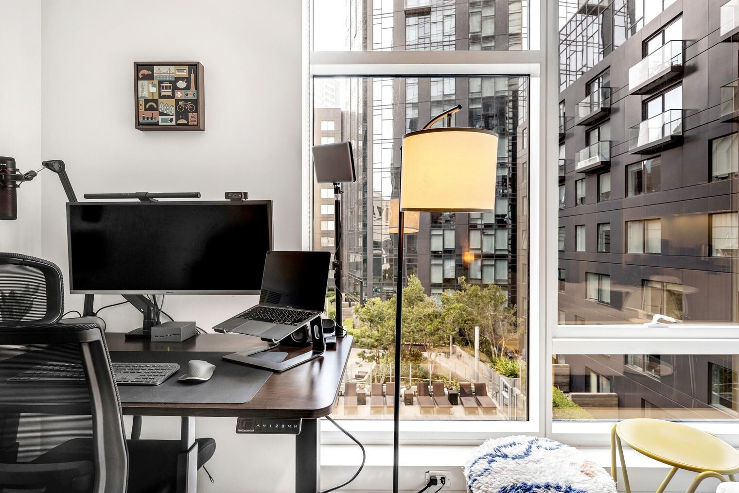 Building Photo - 18 10th St