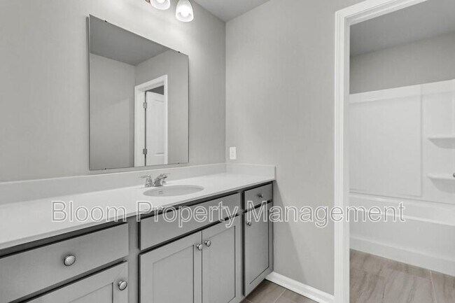 Building Photo - 640 Chigwell Springs Ln