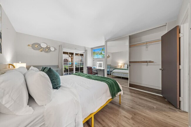 Building Photo - 13075 Old West Ave