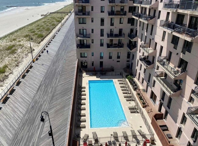 Building Photo - 100 W Broadway