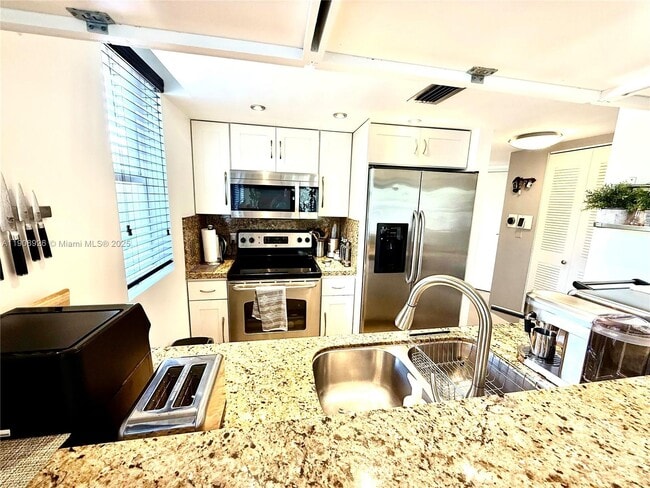 Building Photo - 498 SW 2nd St