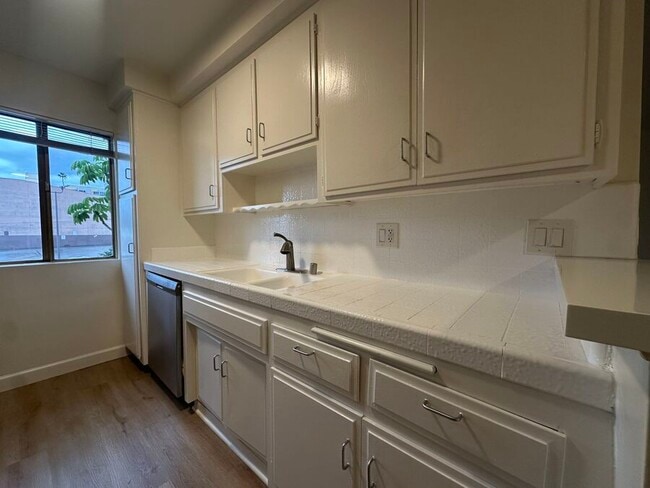 Building Photo - 1432 N Fairfax Ave