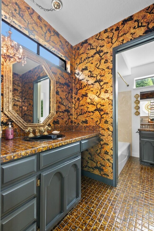 Building Photo - 4Bd/3Ba Seattle House