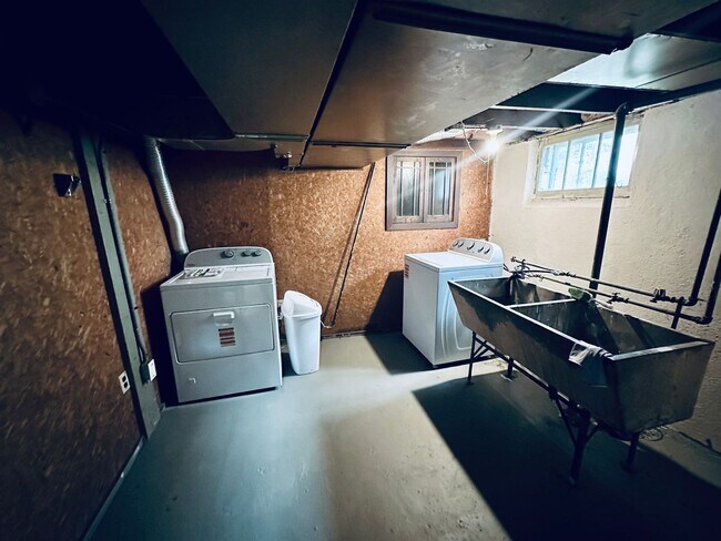 Building Photo - Charming 2-Bedroom Home w/ Finished Loft, ...