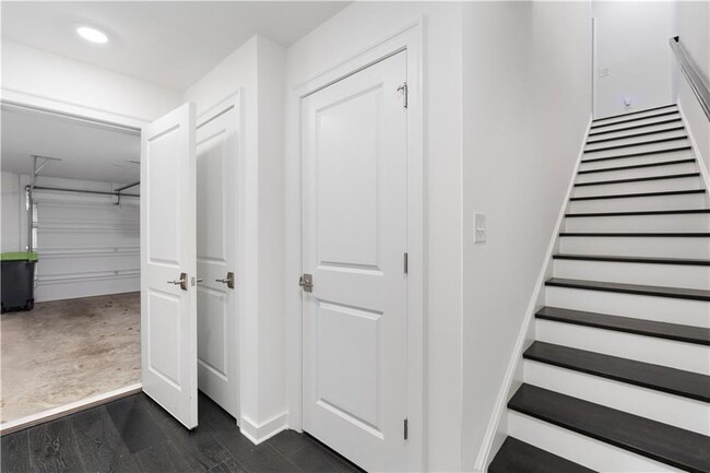 Building Photo - 387 Pratt Dr SE