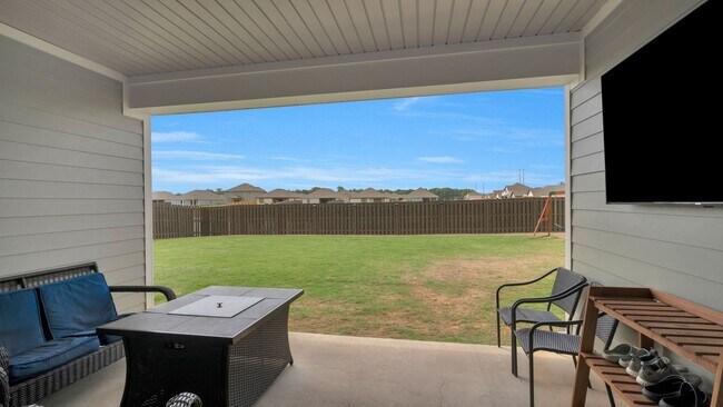 Building Photo - Like-new 4BR/3BA home in desirable St. Cla...