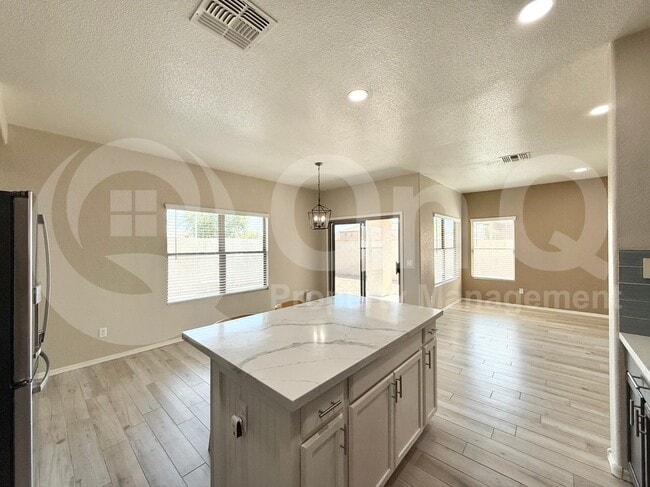 Building Photo - 681 E Woodsman Pl