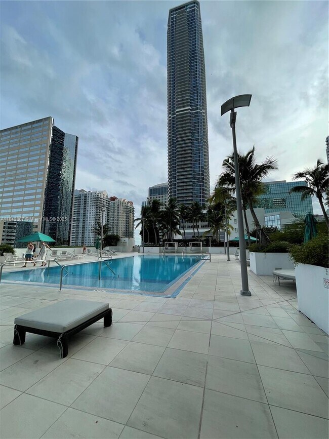 Building Photo - 951 Brickell Ave