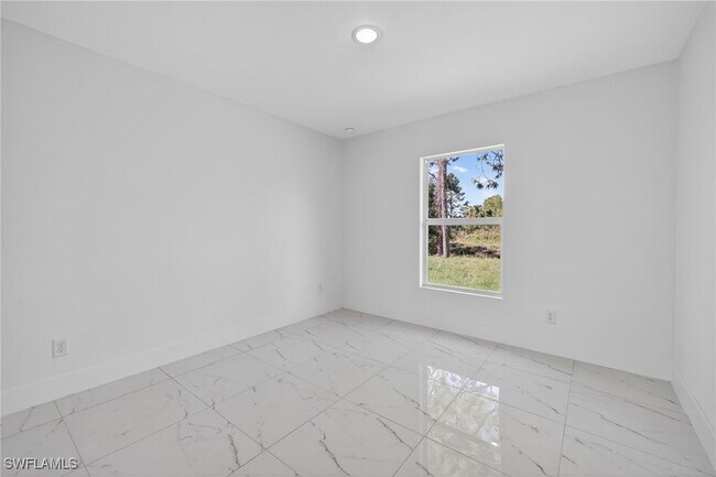 Building Photo - 366 Butler Ave S