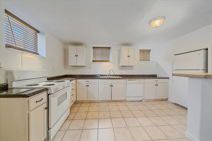 Building Photo - 1567 Meade St