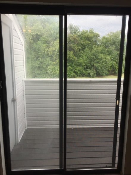 Balcony - 1932 E Lindsey St