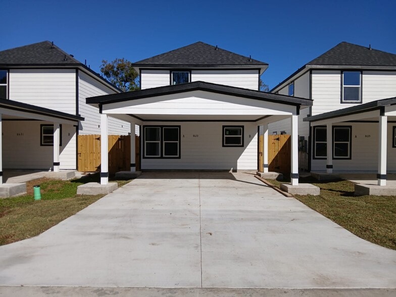 Building Photo - 8639 Peachtree St