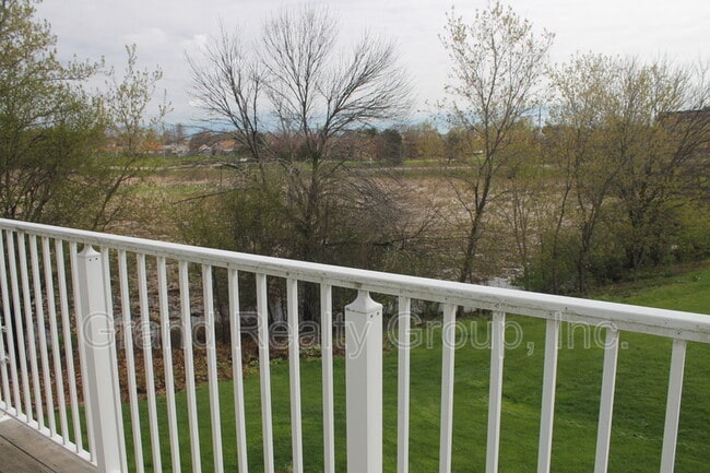 Building Photo - 440 Meadow Green Ln