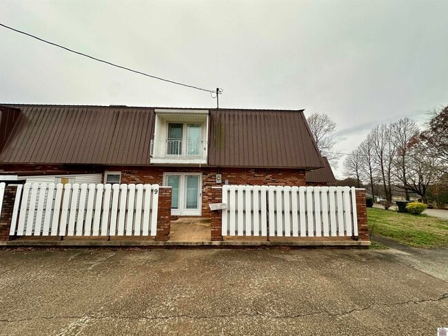 Primary Photo - 67 Country Club Ln