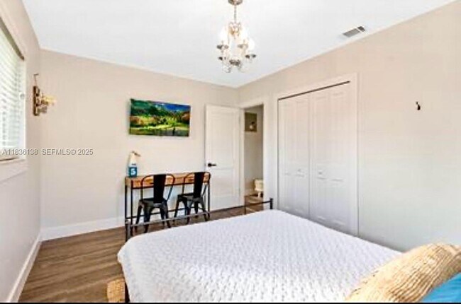 Building Photo - 2233 SE 13th St