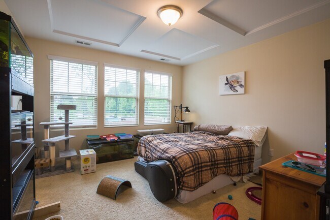 Building Photo - 3 bedroom townhome just minutes from Duke!! Located in the popular Thompson Ridge Community!