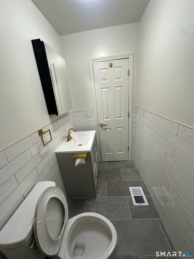 Building Photo - 268 Davenport Ave