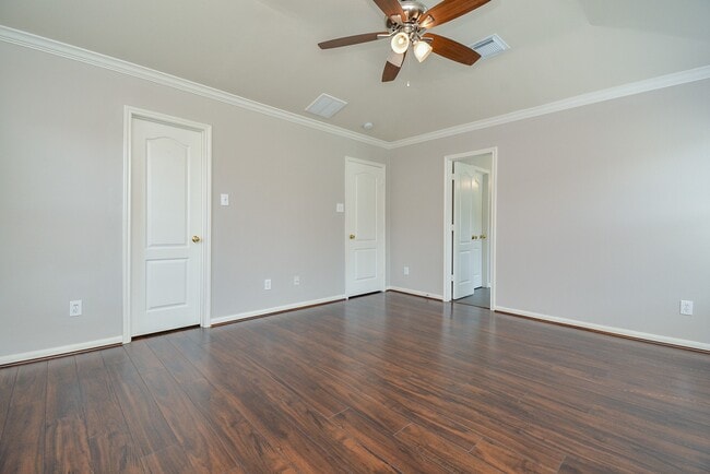 Building Photo - 16021 Summerville Lake Dr