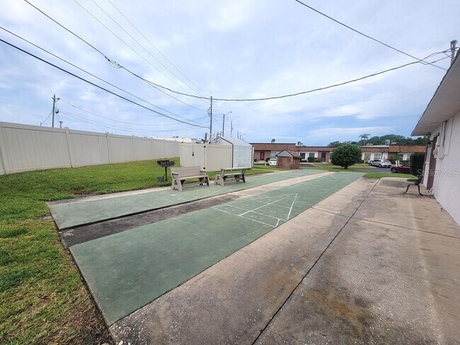 Building Photo - 6141 Chesham Dr