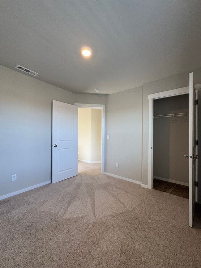 Building Photo - Spacious 4-Bedroom Home in a Great Neighborhood