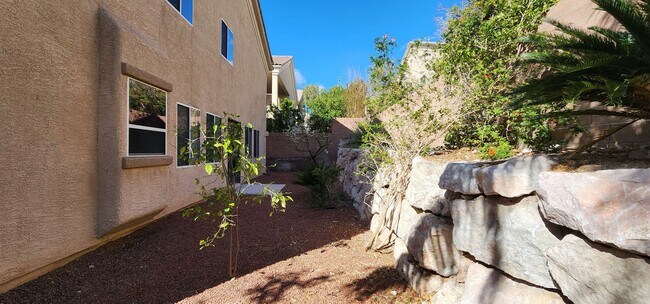 Building Photo - Spacious 5-Bedroom Home in Gated Las Vegas Community