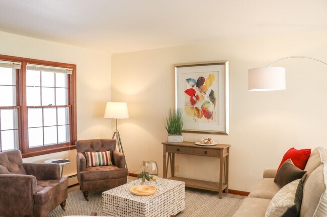 Building Photo - 1913 Douglas Ave